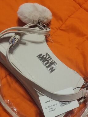 Steve Madden Beige Purse With Pom Pom!!